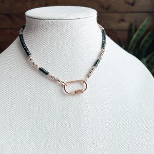 THE BETSY LOCK CHARM LOOSE CHOKER BLACK NECKLACE